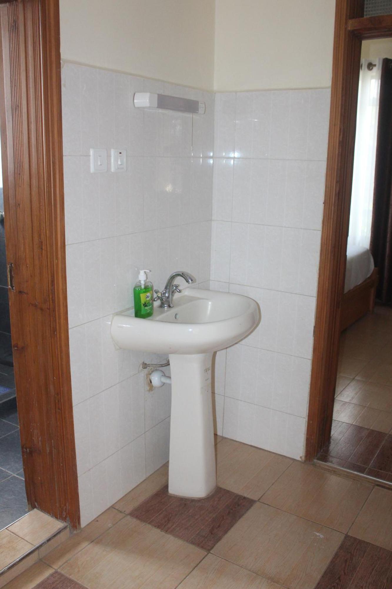 Eshborns House - Near Jomo Kenyatta International Airport And Sgr With Shuttle Services Syokimau Exterior foto